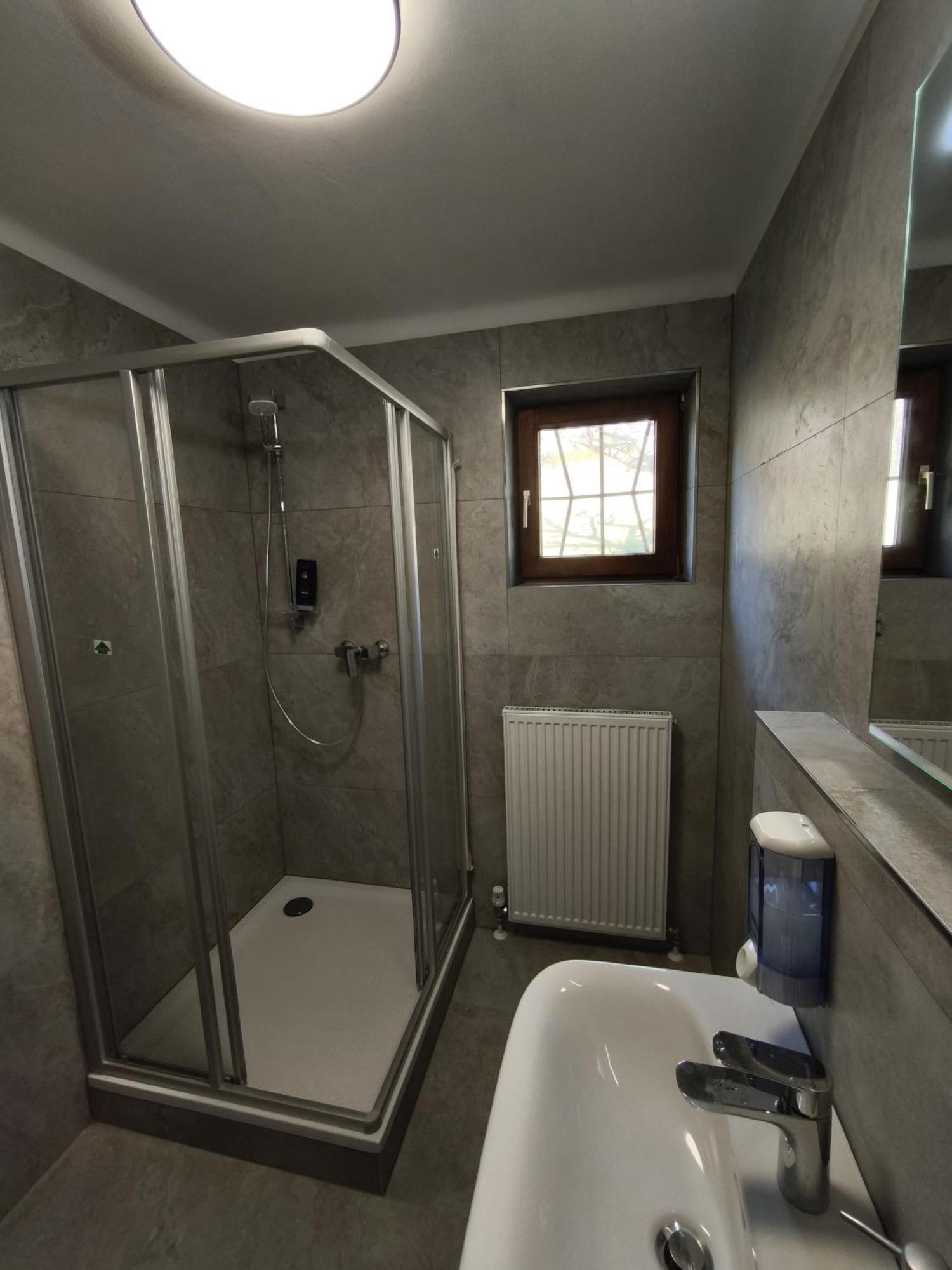 Quaint In Modern Flat Privatunterkunft